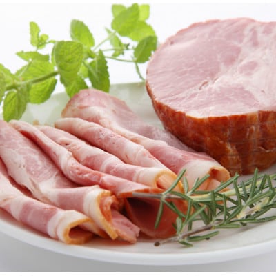 愛媛県内子町の道の駅からりの人気燻製商品詰め合わせ!内子豚ハム・ソーセージセット 2