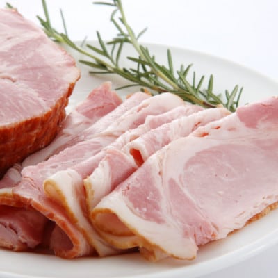 愛媛県内子町の道の駅からりの人気燻製商品詰め合わせ!内子豚ハム・ソーセージセット 2