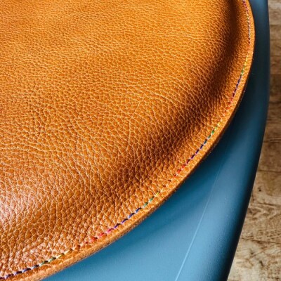 国産牛革 レザークッション 座布団(キャメル・レインボーステッチ)