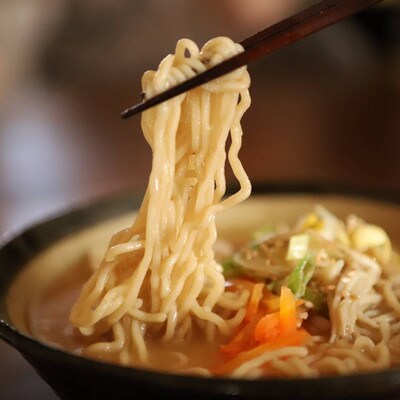 ここだけの味!とうきび味噌の甘味がきいたラーメン4食