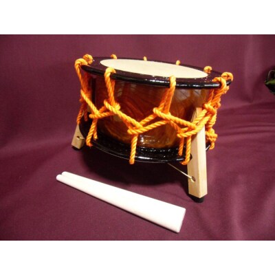 締太鼓(上等品)【三本足台・バチ付】1セット|22_szt-010101