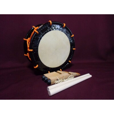 締太鼓(上等品)【三本足台・バチ付】1セット|22_szt-010101