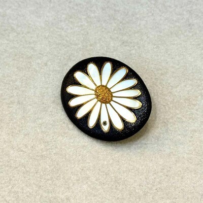 デイジー蒔絵白蝶貝ブローチ 黒 伝統工芸 工芸品 国産 日本製 アクセサリー F6P-3124