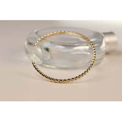 【18金イエローゴールド ねじりバングル】優雅な動きをデザイン メンズサイズ / KGB18010