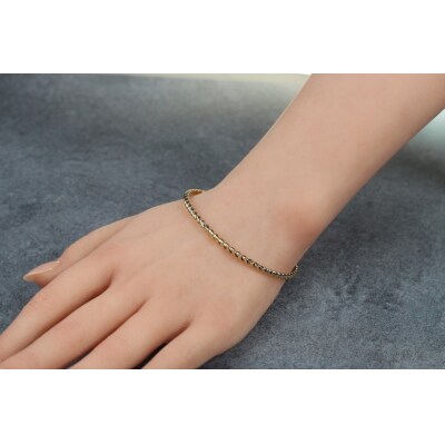 【18金イエローゴールド ねじりバングル】優雅な動きをデザイン メンズサイズ / KGB18010