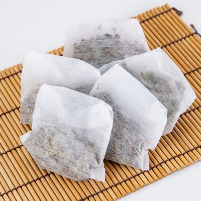 【農福連携】天日で乾燥、自家焙煎したみのりのびわの葉茶　2袋セット(4g×5パック×2袋)