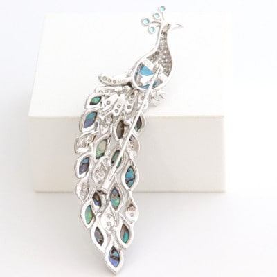 K18WG孔雀ブローチ【D1.25ct・RB0.54ct・P0.05ct】