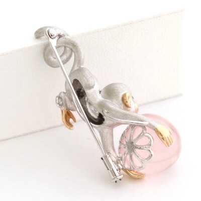 K18WG/PGさると桃のブローチ【RQ 16.53ct・R0.05ct】