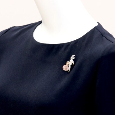 K18WG/PGさると桃のブローチ【RQ 16.53ct・R0.05ct】