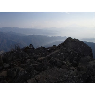 【ツアー参加券(4名様まで)】地元の登山ガイドとのぼる! 秩父多摩甲斐国立公園　乾徳山