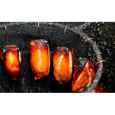 肉の山喜の『自家製つるし焼き豚(800g)』H-44