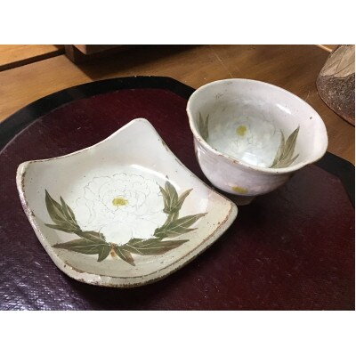 白い牡丹カップと角皿