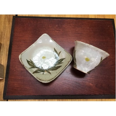 白い牡丹カップと角皿