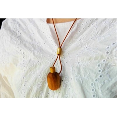 Junshin森から作る木製アロマペンダント