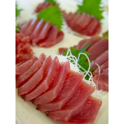 訳あり　皮付きかつお　計1kg入り(a07-168d)