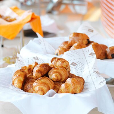 あかん遊久の里 鶴雅 ウイングス館 湖側ユーカラ和洋室 2名様1室ご利用 1泊2食 F4F-2098