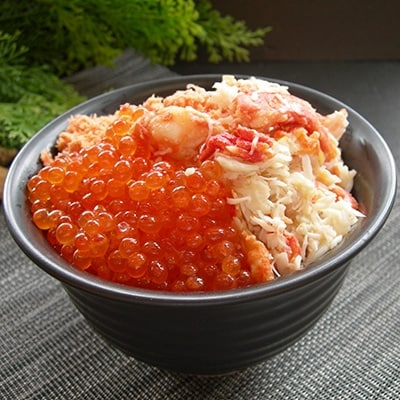 釧路おが和 いくら醤油漬三色海鮮丼セット(白ダンボール入り) いくら かに 鮭 F4F-2106