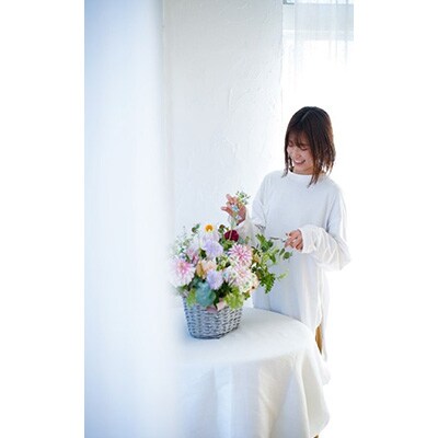 2024年2月発送開始『定期便』芸西村産季節の生花アレンジ アレンジメント カゴ付 L全6回