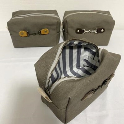 スクエアポーチ KHAKI【3801901】