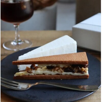 【TiTRE】BLUE CHEESECAKE&RAISIN SANDWICH