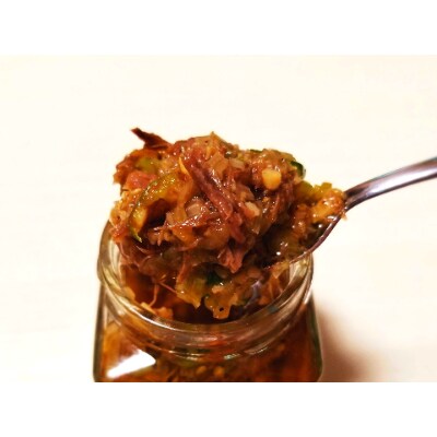 【株式会社UKAI】ご飯にかけるコンビーフ「ぶっかけコンビーフ」×1個、伊豆白浜天然塩「満潮」×1個