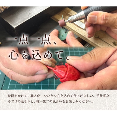革製カブトガニ 幼生 ブローチ 【タックピン:レッド】J-14_r