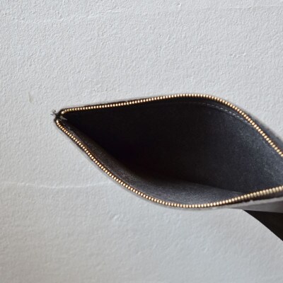 本革スクエアポーチ L スモーク グレー 国産レザー Teha’amana