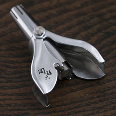 関孫六 回転式鼻毛カッター 貝印 ケア用品 グルーミング用品 関市 お掃除ブラシ付き