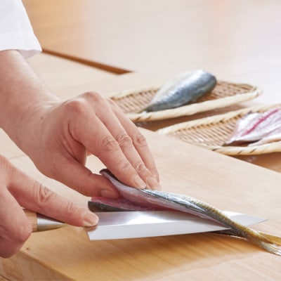 ■ミシュラン料理人 橋本幹造　両刃包丁　片縞出刃 ◇ 貝印 (AB5513)