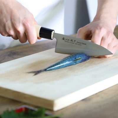 【濃州正宗作　ステンレス和包丁　出刃包丁135mm】　H6-122