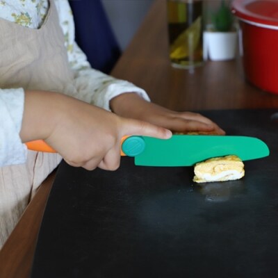 2021年新製品【にんじんの形をしたこども包丁】　H5-193