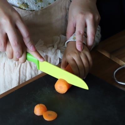 【さやえんどうの形をした小さなこども包丁】