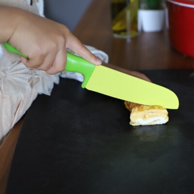 【さやえんどうの形をした小さなこども包丁】