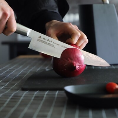 H22-28 【濃州正宗作　オールステンレスダマスカス牛刀210mm】