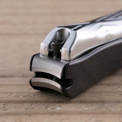 ＜爪への負担が優しいカーブ機構＞■Rツメキリ(爪切)◇貝印 (KQ2041)