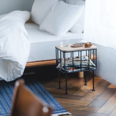 スツールやサイドテーブルになる小さな鉄製家具 POCHI (Te22805)