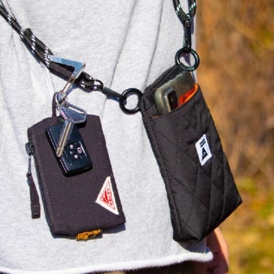 普段使いしやすい2way仕様! カラビナホイッスル ”BLOW” 三角形 シルバー 防災 防犯 笛