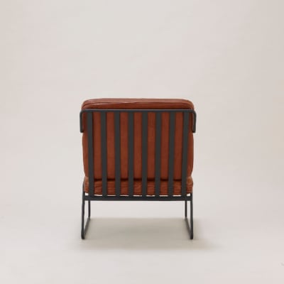 革と鉄フレームの組み合わせ。くつろぎのfeliceラウンジチェア インテリア 家具