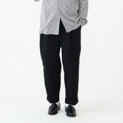 BEAMS PLUS 2プリーツ ツイル パンツ　BLACK　XS_hs350-006