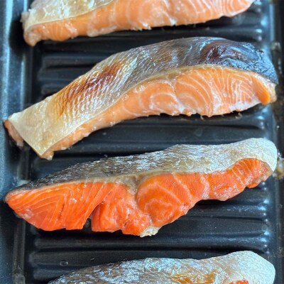 紅鮭10切れ×トキシラズ10切れ 計1.6kg 食べ比べセット 各2切れ 小分け F4F-8864