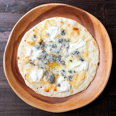 北海道産窯焼き冷凍ピザ2枚セット「宝醇なトマトソースの軌跡&至神のゴールディチーズ」F4F-8545