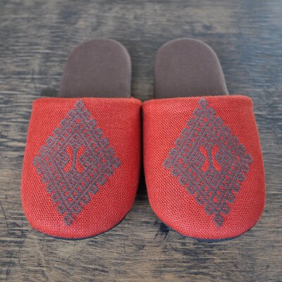 津軽こぎん刺し ペアスリッパA【赤/紺】(スリッパ 全て24.5cm)|24_kgk-070101