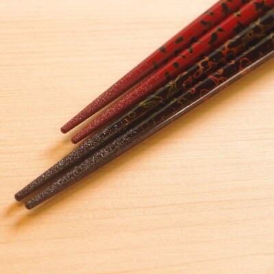 津軽塗 夫婦箸 めじゃ 唐塗 呂(大)・赤(中)|24_tnk-110101a