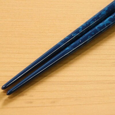 【皇室献上用新色】津軽塗 箸(ロイヤルブルー 貝蒔・中箸)|24_tnk-250101b