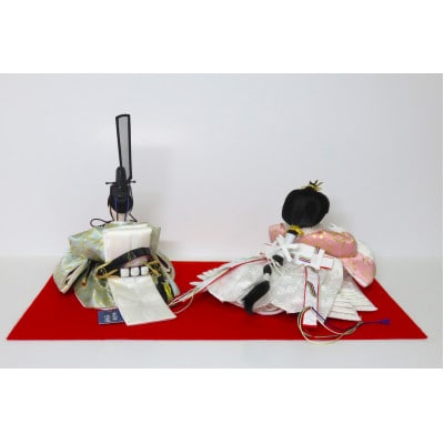 【山田人形店】伝統工芸士　尾張屋 寿翁(すおう)作　額縁仕立ての南天柄の金襴のおひなさま
