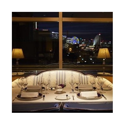 ホテルニューグランド プルミエスイートルーム ペア宿泊券(1泊2食付・フレンチディナー)【平日限定】