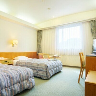 新ロイヤルホテル四万十に泊まる朝夕食付プラン【4名1室】26-132