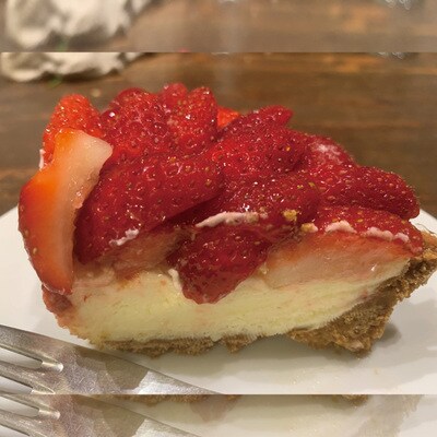 【数量限定・期間限定】イチゴたっぷり!イチゴのレアチーズタルト【2026年1月中旬～4月下旬配送】