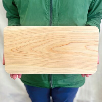 ちょっとスリムなサイズが使いやすい!大工職人が作った四万十ヒノキのまな板 R5-226