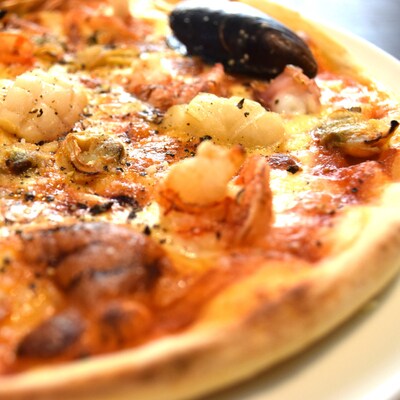 【4回定期便】サクサク食感で大人気!手仕込みピッツァの定期便【配送:2月・4月・7月・10月】24